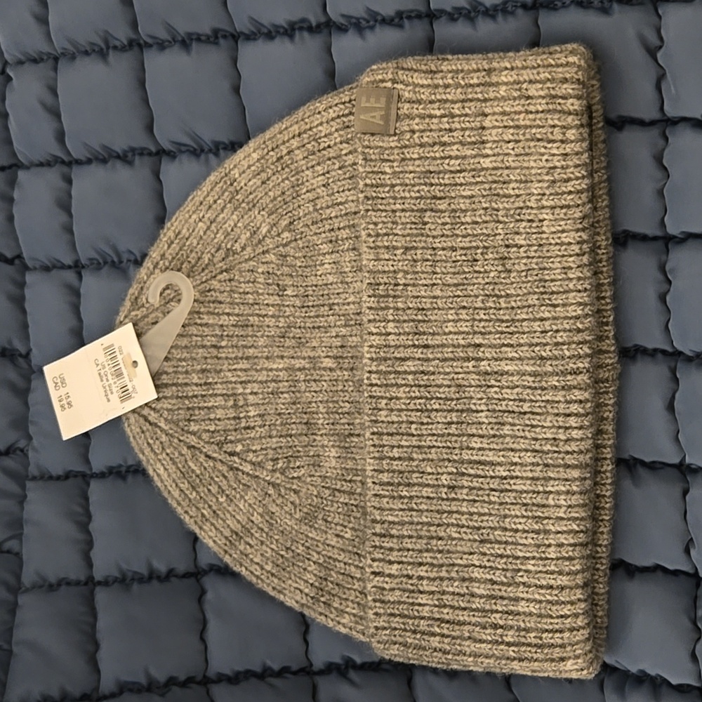 NWT American Eagle Outfitters Gray Ribbed Knit Beanie One Size Unisex